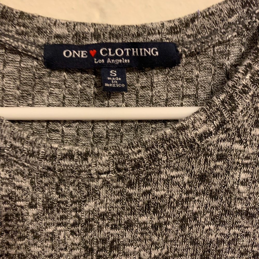 One Clothing Knit Shirt Sleeve Shirt with High Slit Sides